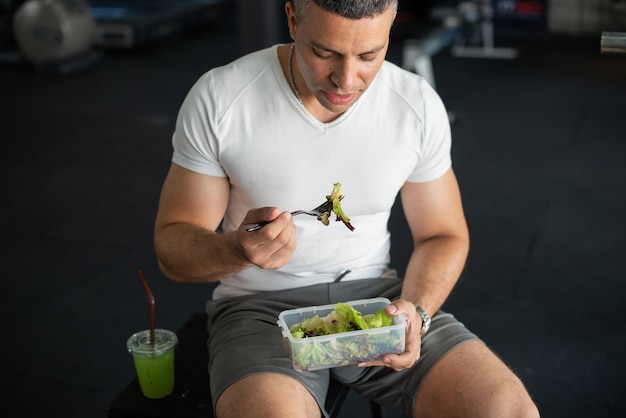 Co jeść po treningu interwałowym, aby wspierać regenerację organizmu?