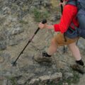 Po co używać kijów trekkingowych podczas górskich wędrówek?