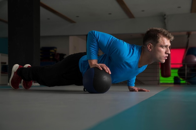 Co to jest trening HIIT i kto może z niego skorzystać?