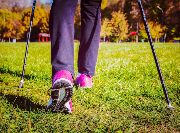 Czy buty do biegania nadają się do nordic walking?