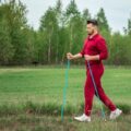 Jak regulować kijki nordic walking, aby poprawić komfort marszu?
