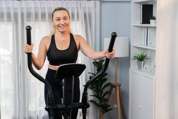 Co ćwiczy orbitrek i dla kogo będzie odpowiedni?