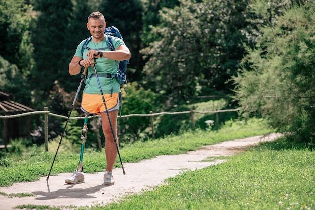 Jak używać kijków do nordic walking aby poprawić komfort marszu?
