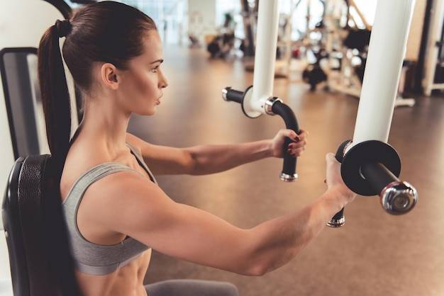 Czy można ćwiczyć biceps z tricepsem podczas jednej sesji?