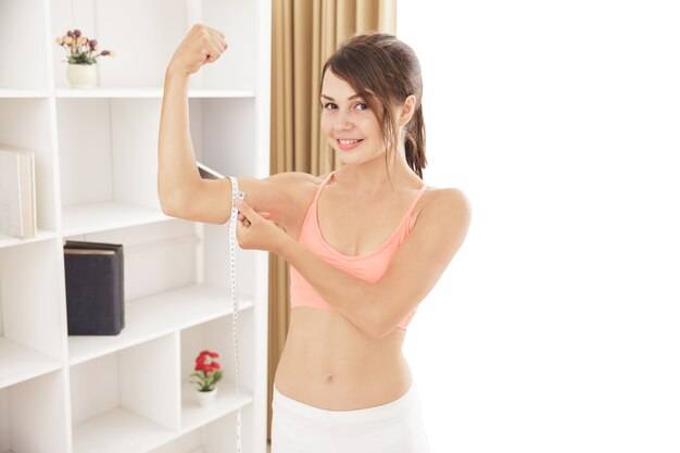 Jak odchudzić ręce i ramiona bez wychodzenia z domu?