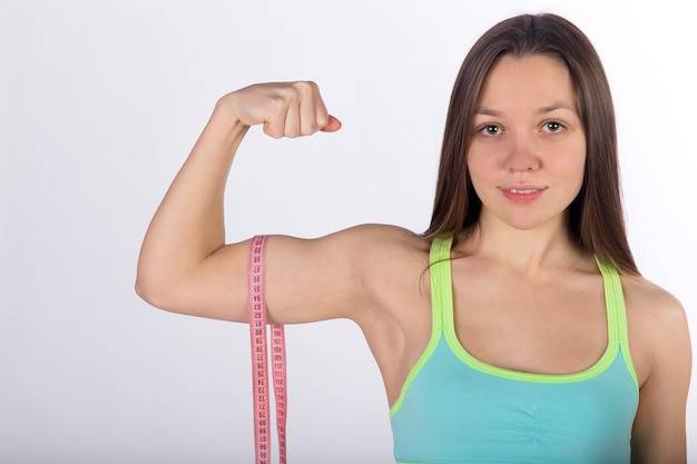 Jak schudnąć z rąk ramion bez rezygnacji z ulubionych aktywności?