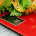Ile kcal mniej trzeba jeść żeby schudnąć?