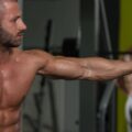 Jak wyszczuplić ramiona w dwa tygodnie bez wychodzenia z domu