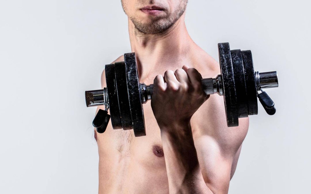Jak poprawnie ćwiczyć biceps hantlami w domowych warunkach?